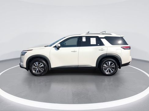 Used 2023 Nissan Pathfinder SL AWD/4WD image 5