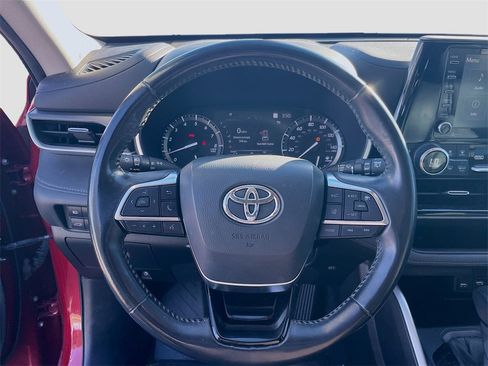 Used 2021 Toyota Highlander XLE image 13