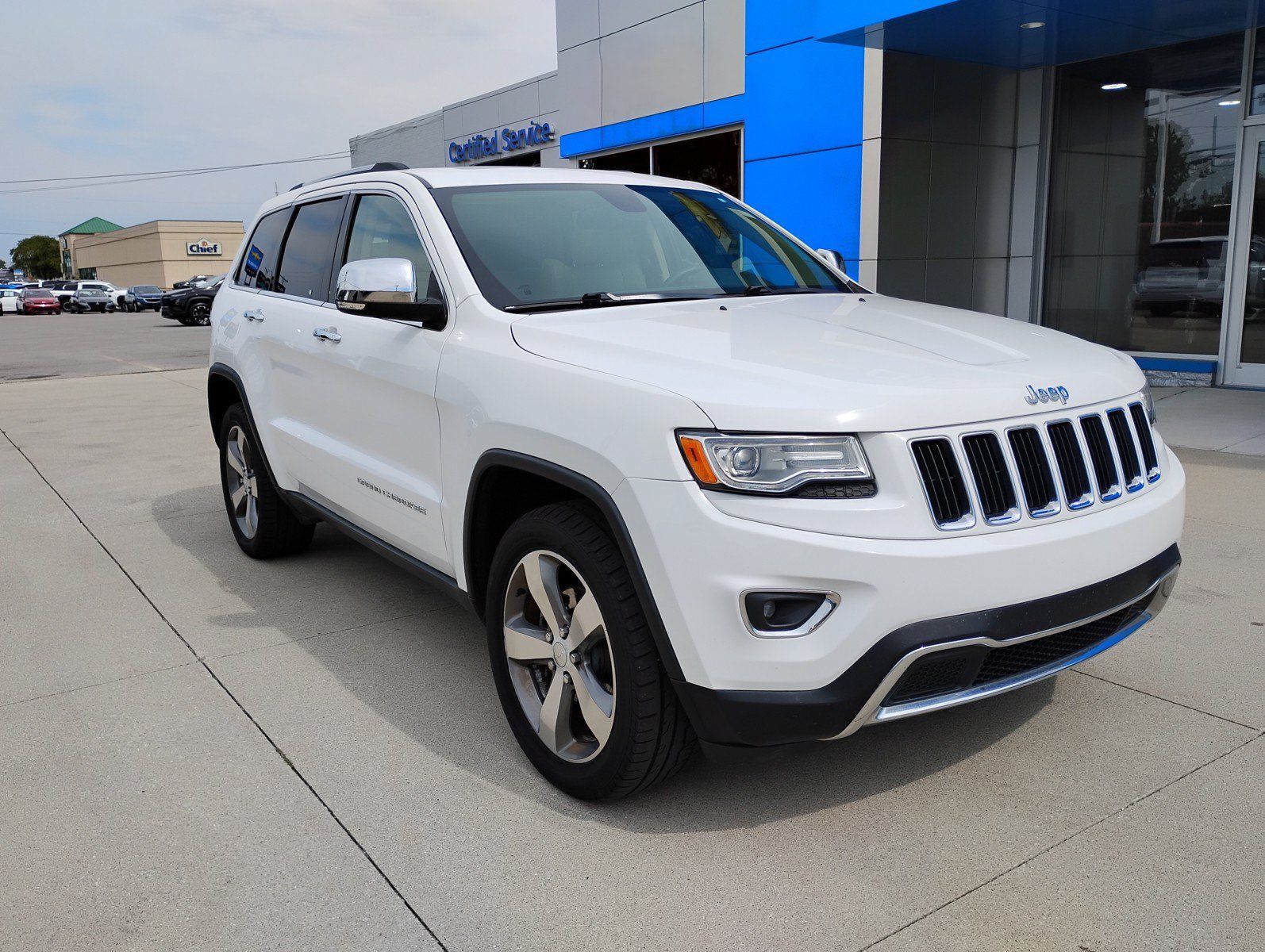 Used 2014 Jeep Grand Cherokee Limited w/ Luxury Group II AWD/4WD image 3