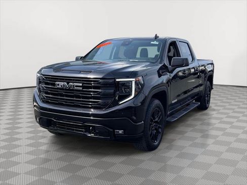 Used 2022 GMC Sierra 1500 Elevation w/ LPO, Elevation Black Package AWD/4WD image 3