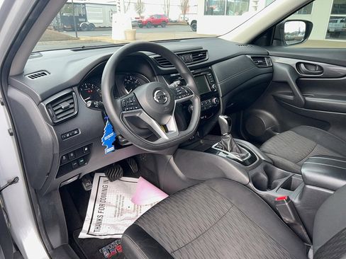 Used 2019 Nissan Rogue S FWD image 16