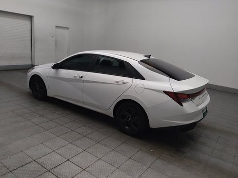 Used 2022 Hyundai Elantra SEL w/ Convenience Package FWD image 3