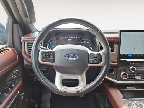 Used 2024 Ford Expedition Limited image 12