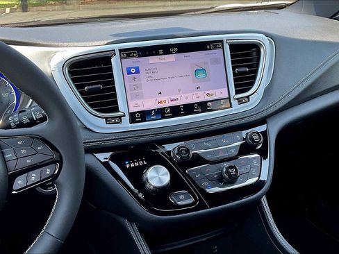 New 2026 Chrysler Pacifica Limited w/ S Appearance Package image 6