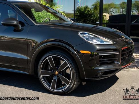 Used 2023 Porsche Cayenne Turbo AWD/4WD image 12
