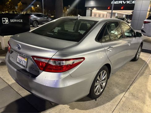 Used 2015 Toyota Camry LE image 3