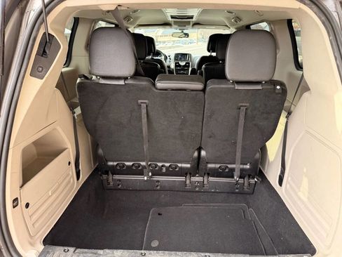 Used 2016 Chrysler Town & Country Touring image 19