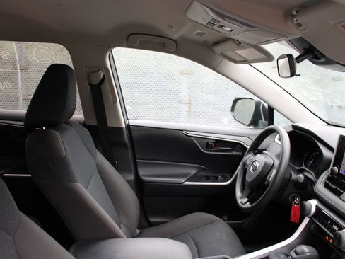 Used 2025 Toyota RAV4 LE FWD image 19