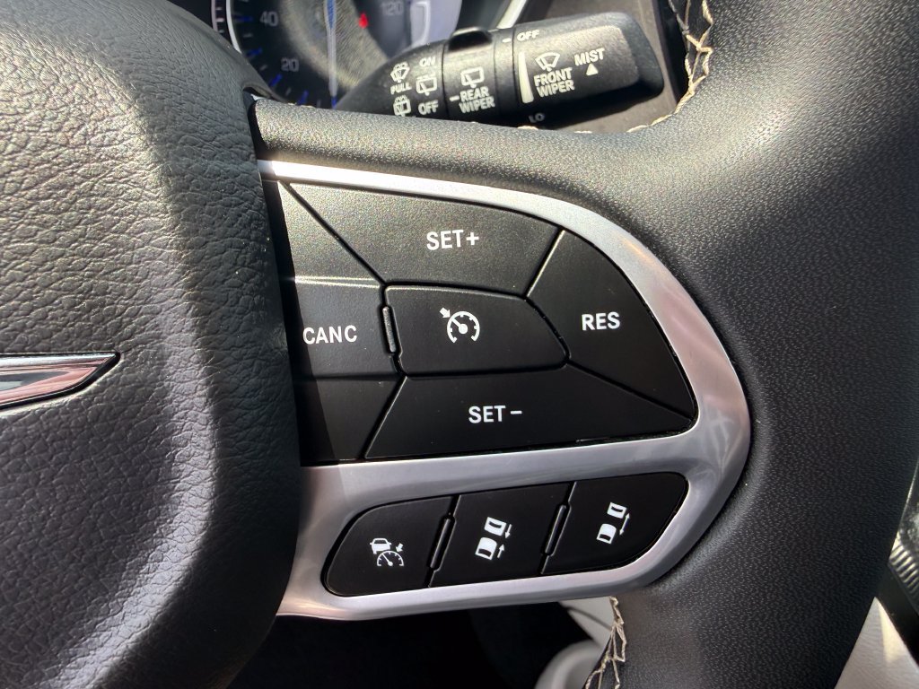 Used 2024 Chrysler Pacifica Touring-L FWD image 28