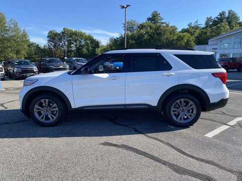Used 2022 Ford Explorer XLT w/ Equipment Group 202A AWD/4WD image 5