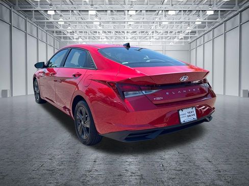 Used 2023 Hyundai Elantra SEL w/ Cargo Package FWD image 5