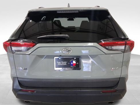 Used 2021 Toyota RAV4 XLE FWD image 7