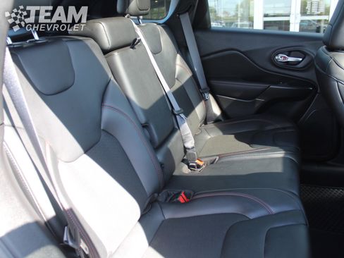 Used 2022 Jeep Cherokee Trailhawk w/ Sun, Sound & Nav Group AWD/4WD image 25