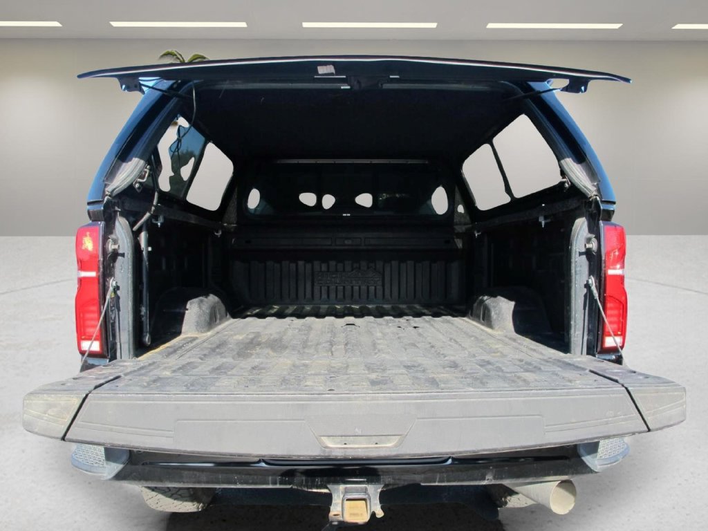 Used 2024 Chevrolet Silverado 2500 High Country w/ High Country Premium Package AWD/4WD image 24