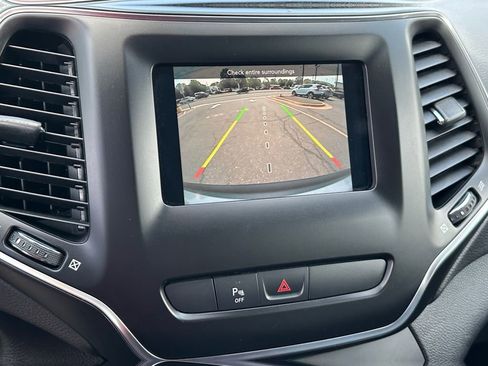 Used 2020 Jeep Cherokee Latitude Plus AWD/4WD image 19