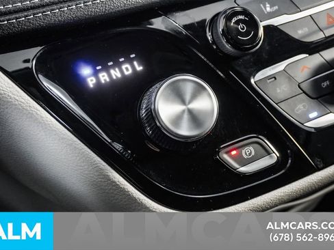 Used 2024 Chrysler Pacifica Select image 40