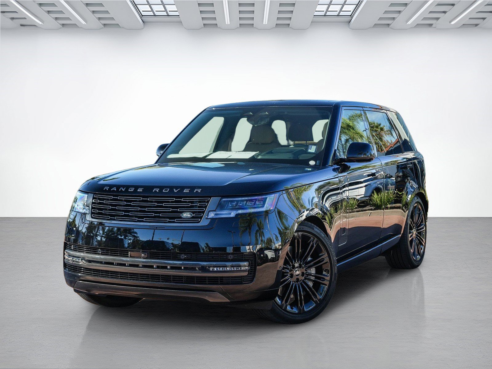 Certified 2025 Land Rover Range Rover SE AWD/4WD image 1