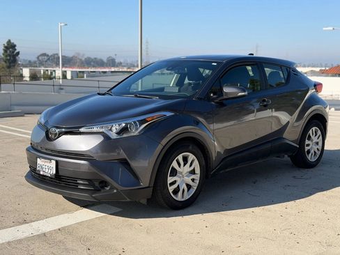 Used 2019 Toyota C-HR LE image 5