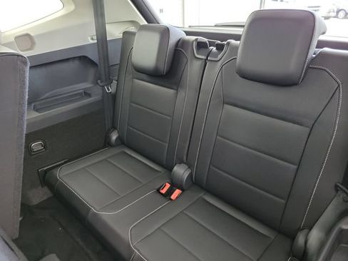 Used 2021 Volkswagen Tiguan SEL FWD image 13