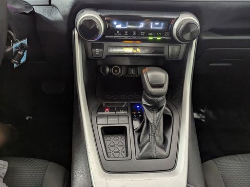 Used 2021 Toyota RAV4 LE image 14