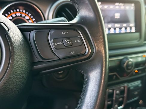 Used 2021 Jeep Gladiator Willys image 33