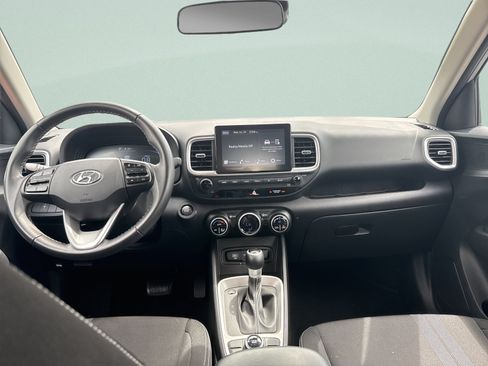 Used 2025 Hyundai Venue SEL FWD image 19
