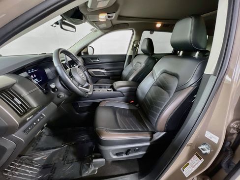 Used 2023 Nissan Pathfinder Platinum AWD/4WD image 21