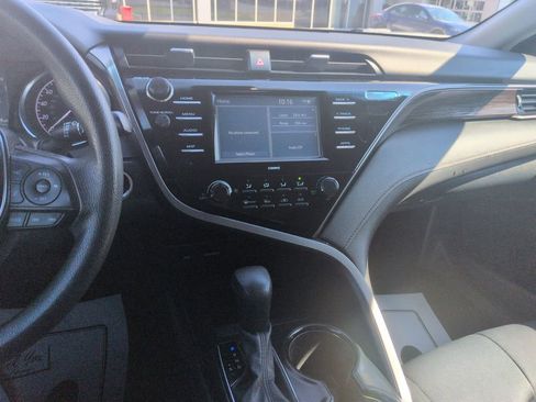 Used 2020 Toyota Camry LE w/ Convenience Package FWD image 17