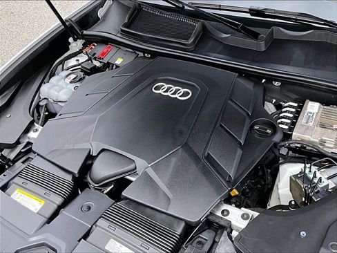 Used 2019 Audi Q8 Prestige w/ Luxury Package image 24