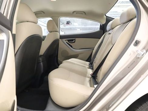 Used 2016 Hyundai Elantra SE FWD image 26