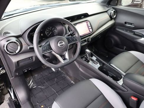Used 2023 Nissan Kicks SR w/ SR Premium Package image 12