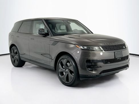 Used 2025 Land Rover Range Rover Sport SE AWD/4WD image 3