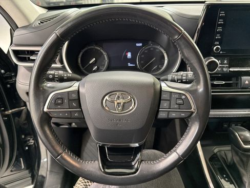 Used 2021 Toyota Highlander XLE FWD image 16