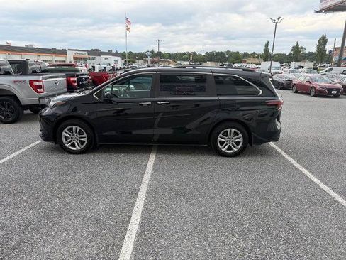Used 2022 Toyota Sienna XLE Woodland Edition AWD/4WD image 5