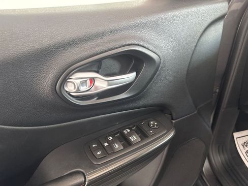 Used 2016 Jeep Cherokee Trailhawk w/ Leather Interior Group image 10