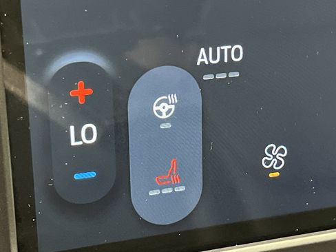 Certified 2023 Ford Edge Titanium w/ Class II Trailer Tow Package image 21