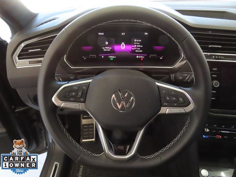 Used 2023 Volkswagen Tiguan SE R-Line image 17