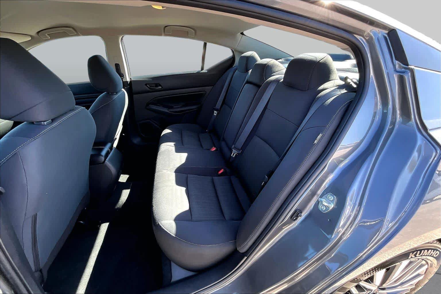 Used 2025 Nissan Altima 2.5 SV FWD image 21