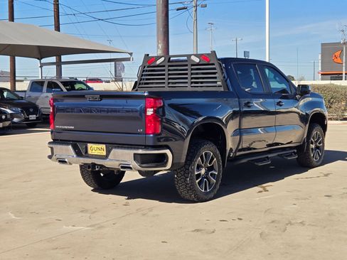 Used 2022 Chevrolet Silverado 1500 LT w/ Z71 Off-Road Package image 3