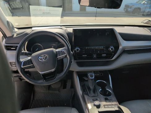 Used 2020 Toyota Highlander Platinum image 10