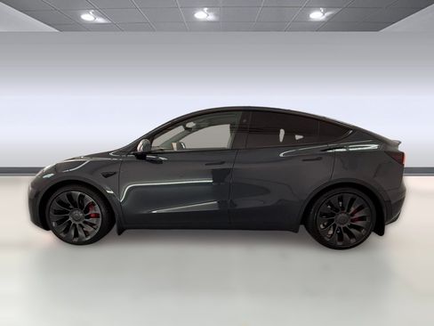 Used 2024 Tesla Model Y Performance AWD/4WD image 2