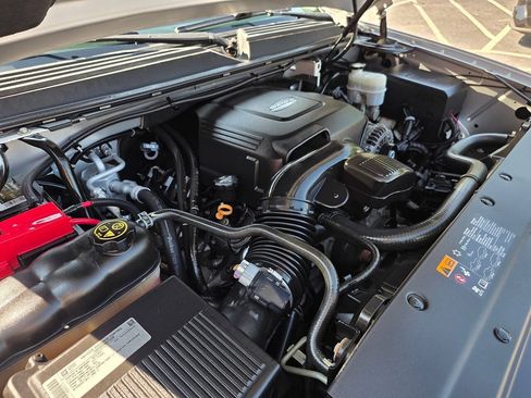 Used 2013 Chevrolet Avalanche LTZ AWD/4WD image 32