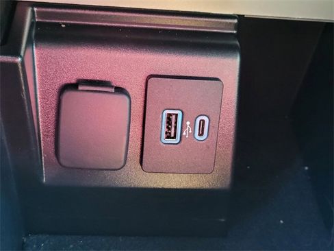 Certified 2023 Ford Explorer XLT image 29