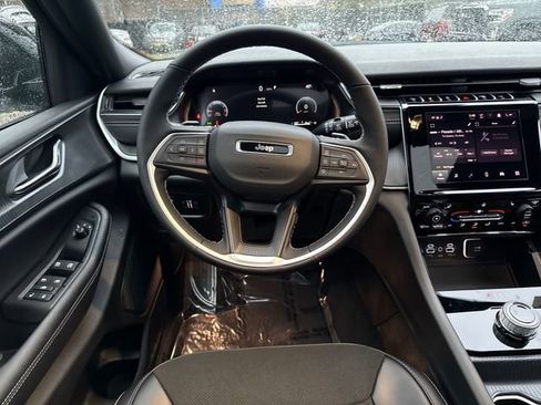 New 2025 Jeep Grand Cherokee L Altitude image 18