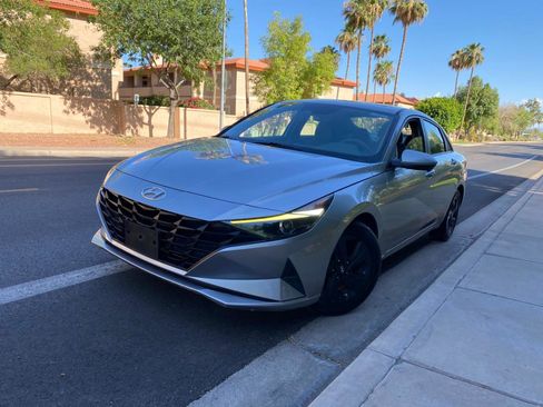 Used 2021 Hyundai Elantra SEL FWD image 4