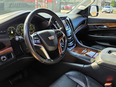 Used 2015 Cadillac Escalade Luxury RWD image 25