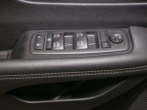 Used 2025 Chrysler Pacifica Select FWD image 41