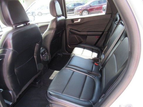 Used 2025 Ford Escape Platinum AWD/4WD image 28