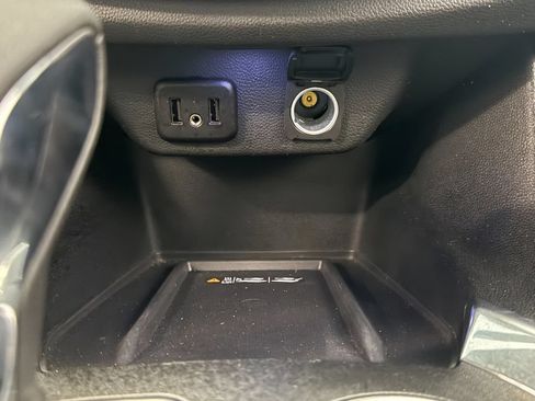 Used 2023 Chevrolet Traverse LT FWD image 25