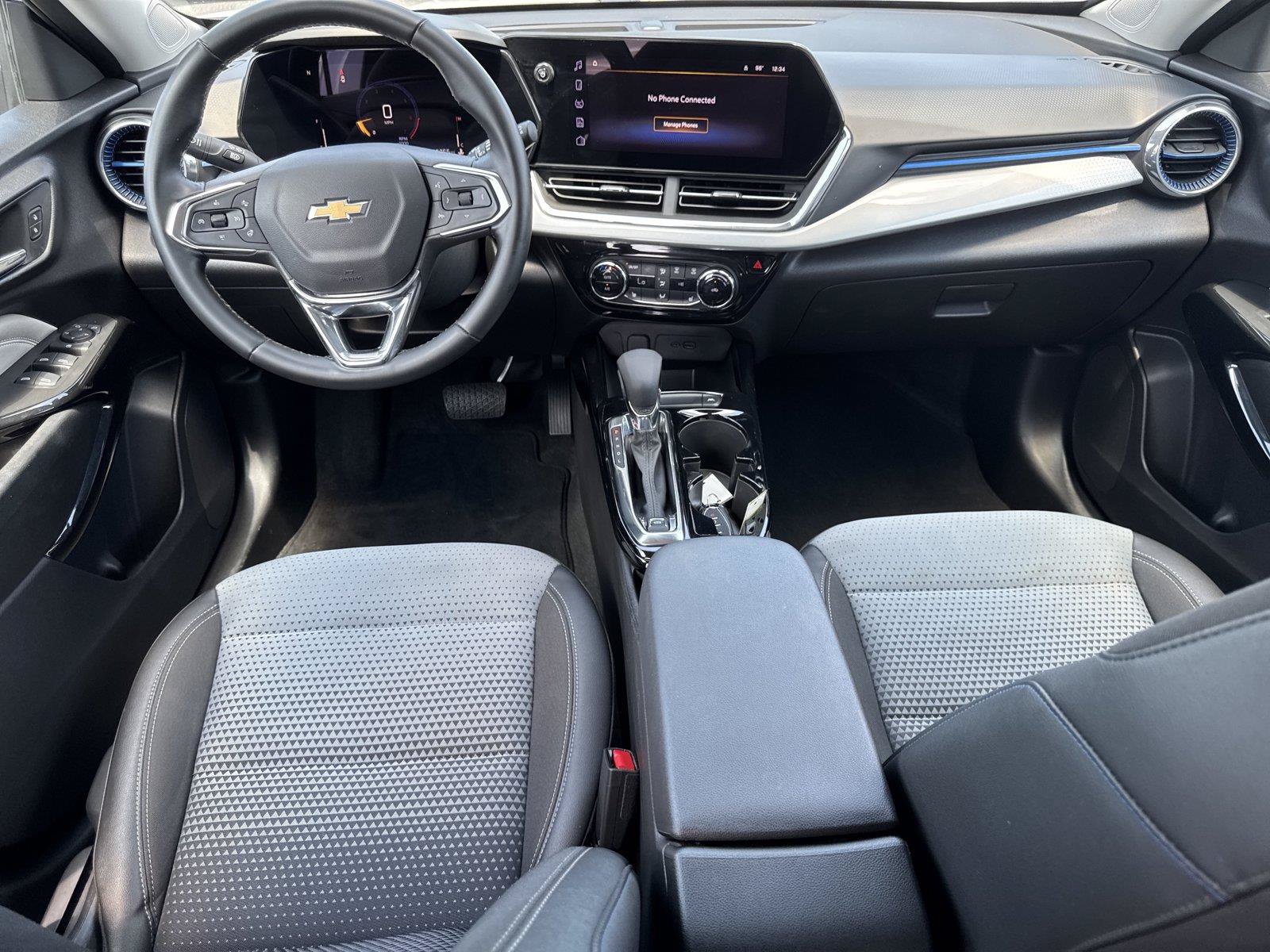 Used 2025 Chevrolet Trax LT w/ LT Convenience Package FWD image 13